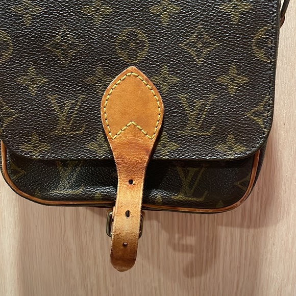 Louis Vuitton Vintage Small Crossbody - Picture 5 of 13